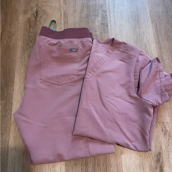 Figs scrub set - Picture 1 of 9